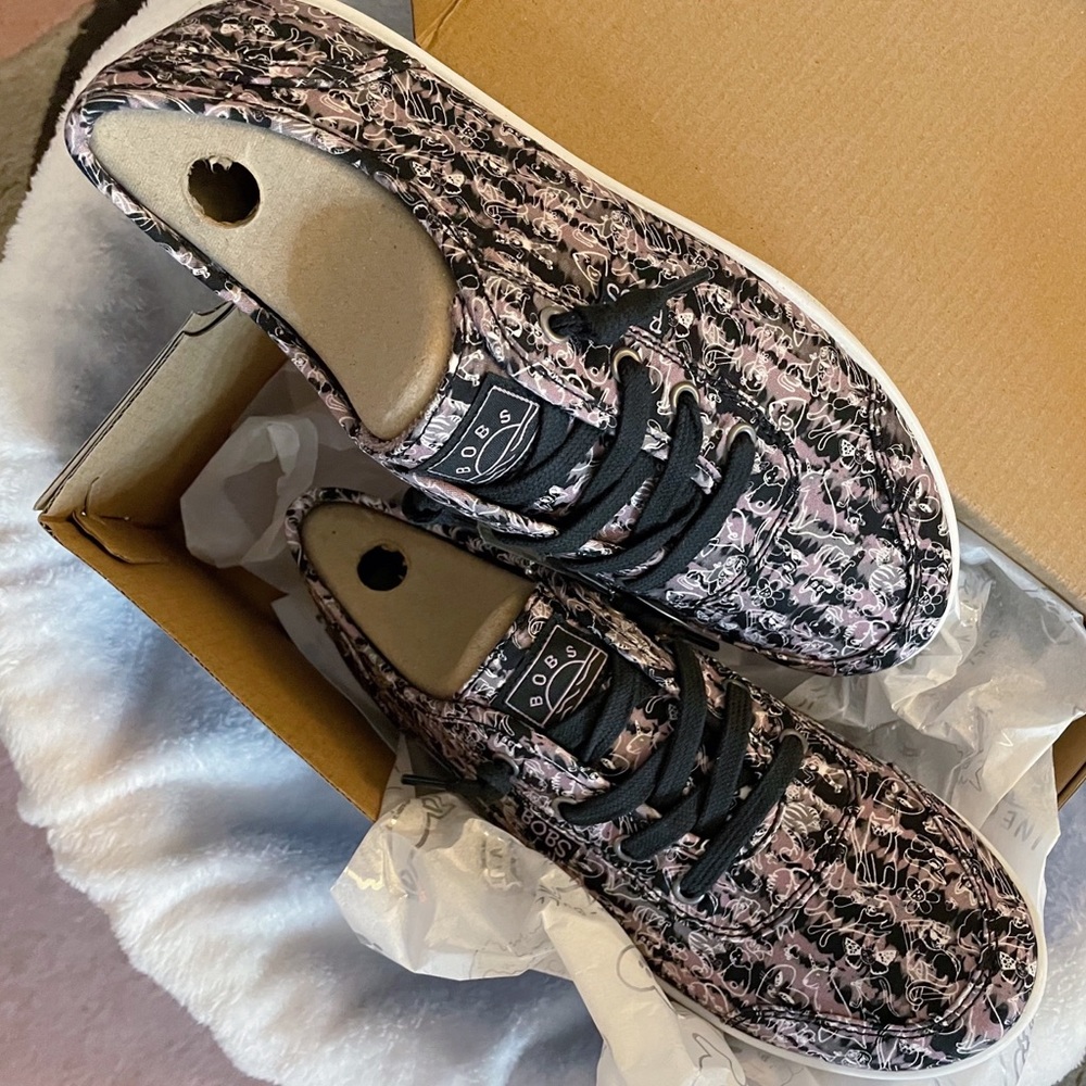 BOBS from Skechers Memory Foam Exclusive Animal Print Women’s Sneakers Sz 7.5